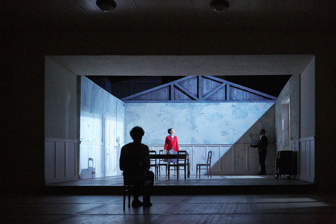 Ernest Allan Hausmann und seine Kollegen in «Mittelreich - inszeniert von Anta Helena Recke», Münchner Kammerspiele, Foto: Judith Buss