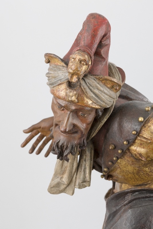 Detail vom Zauberer. Moriskentänzer mit Löwenbesetzter Mütze, Foto: Bayerisches Nationalmuseum