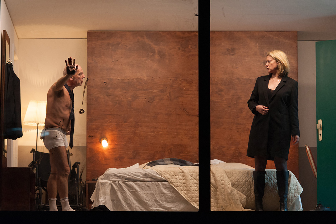 Caroline Peters mit Martin Wuttke in Hotel Strindberg, Foto: Reinhard Werner/Burgtheater