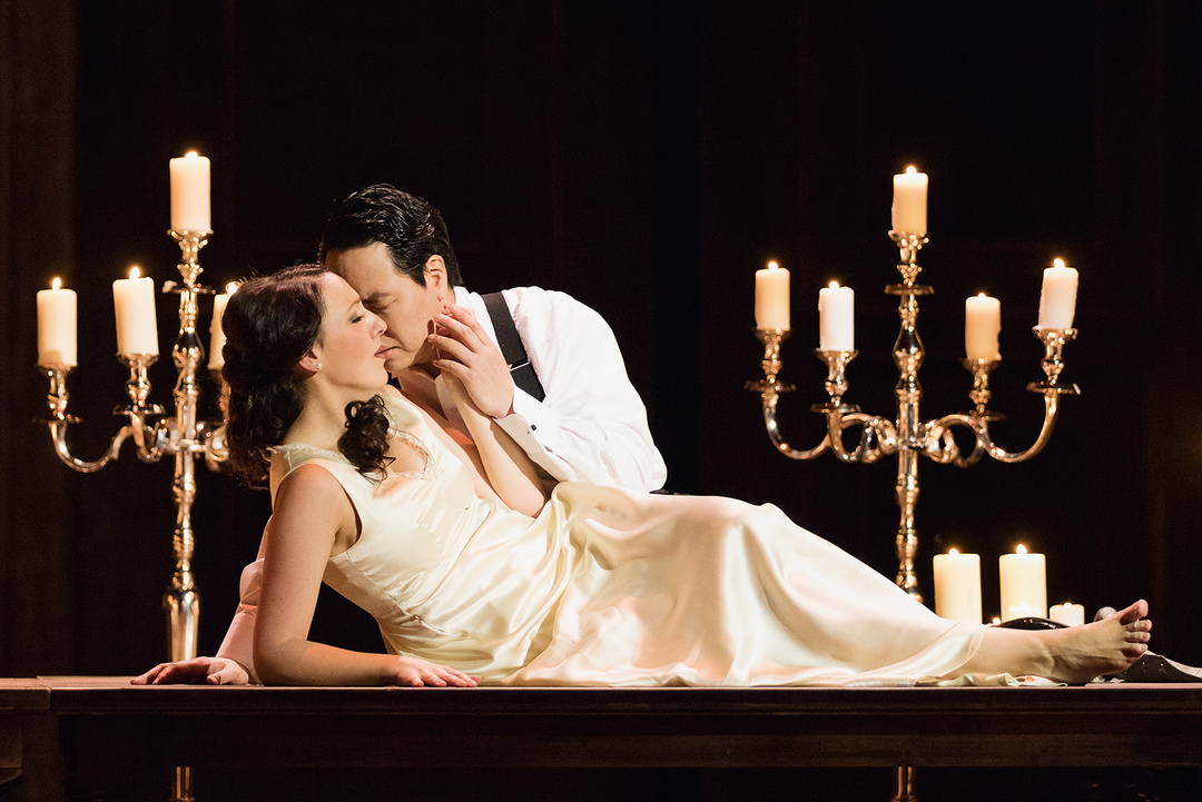 Sophia Brommer und Kyungho Kim in Gounods «Roméo et Juliette» an der Oper Graz (2016), Foto: Werner Kmetitsch