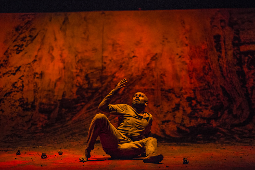 Akram Khan in «Xenos», Foto: Jean Louis Fernandez