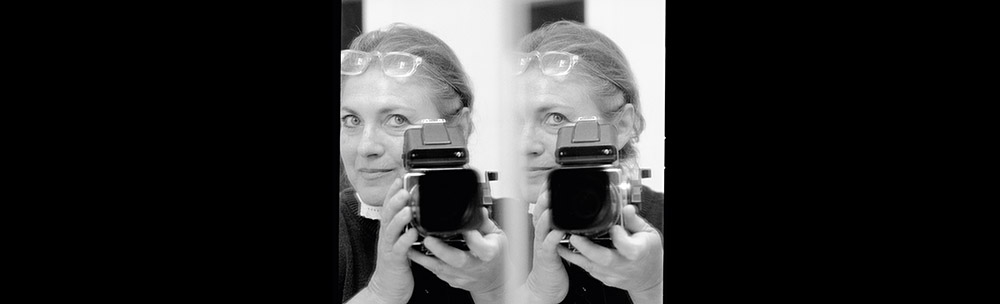 Mara Eggert, Selbstportrait mit ihrer Hasselbladkamera